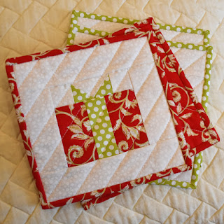 #QuiltBee: quilted gift box potholders