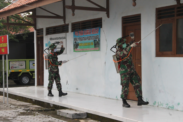 Upaya Pencegahan Penularan Virus Corona, Pemkab Sragen Bersama TNI Laksanakan Penyemprotan Desinfektan di Fasilitas Umum