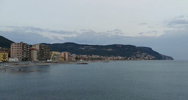 Pietra Ligure - Blick auf die ligurische Küste Pietra Ligure - Blick auf die ligurische Küste