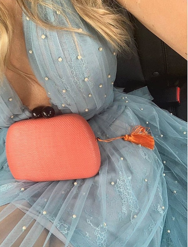 vestido de festa azul serenity bordado com pérolas vestido de festa azul serenity bordado com pérolas