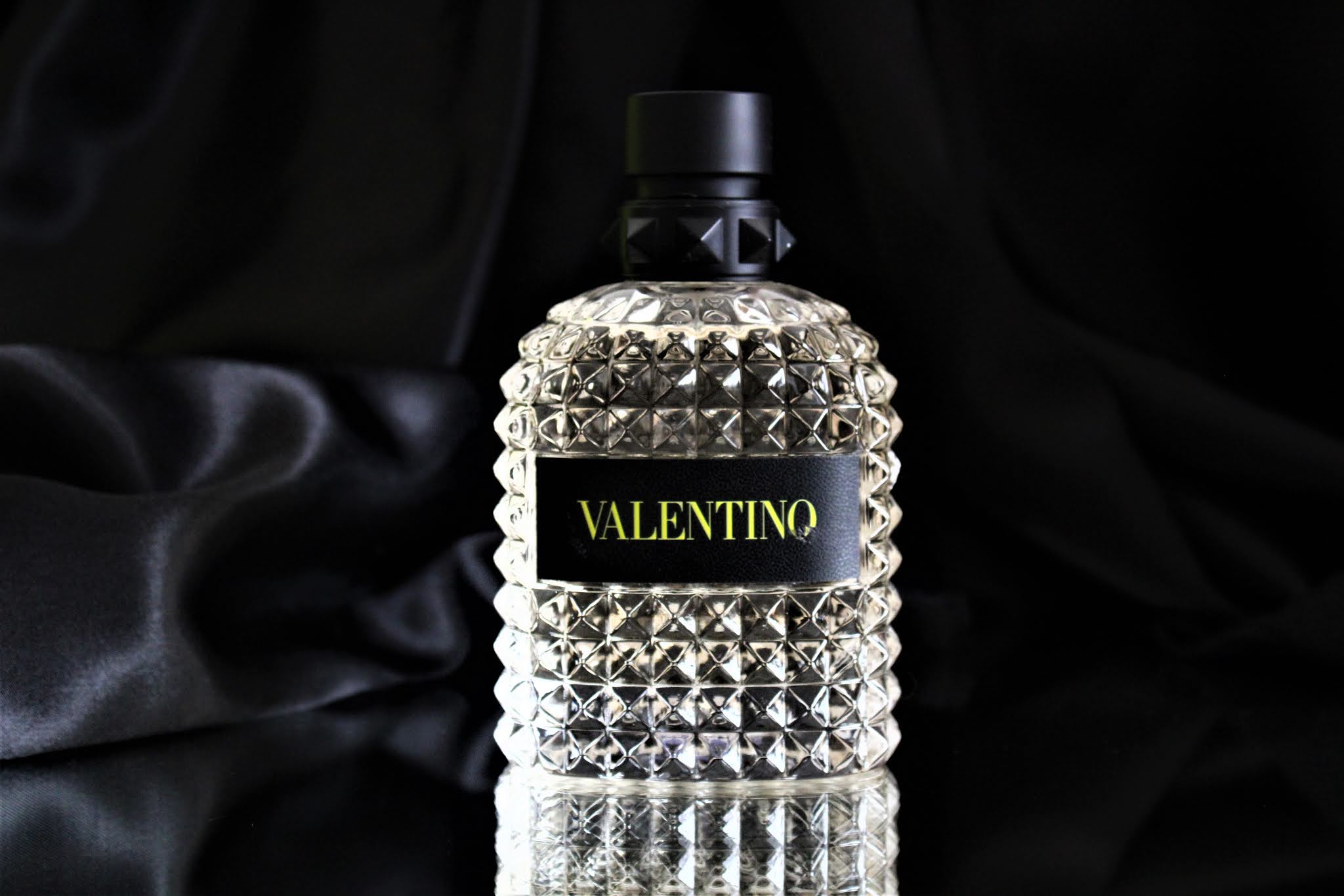 Valentino uomo born in roma yellow