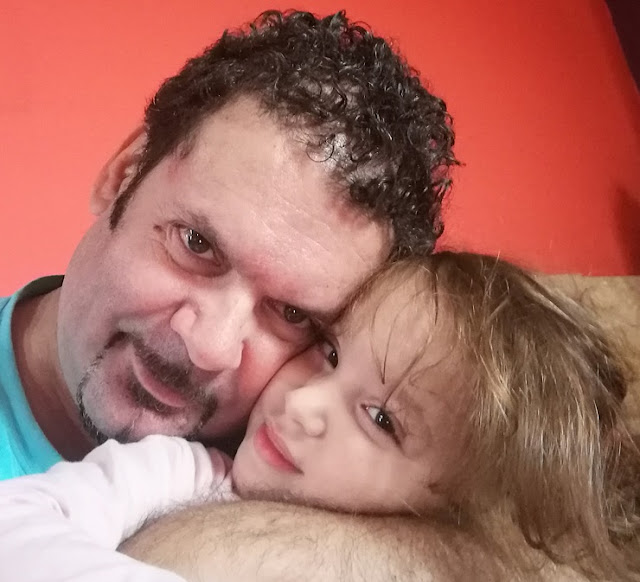 ο Β. Μάτσκαρης με την κορούλα του