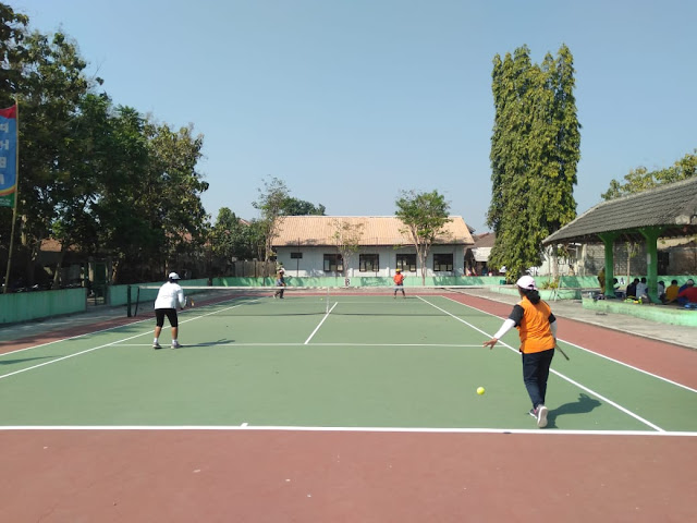 Tenis Lapangan Jadikan Sarana Jalin Silaturohmi Danramil Wonosari