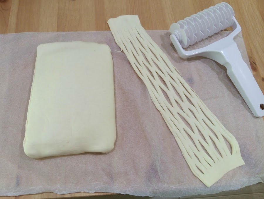 Decorar-el-hojaldre-con-rejilla