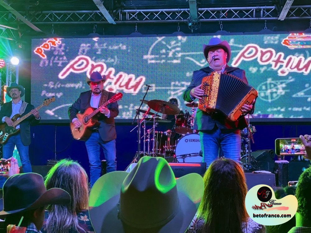 Grupo Pesado celebró Thanksgiving en Dallas de Mariachi