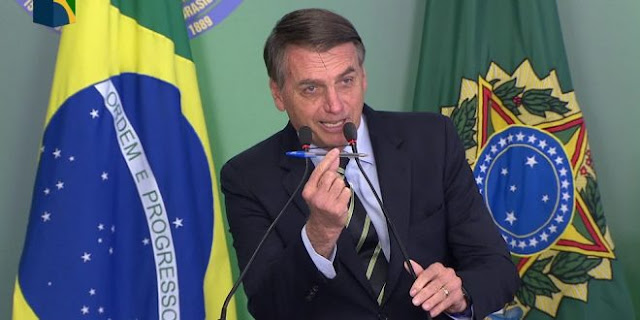 Bolsonaro assina decreto que facilita posse de armas