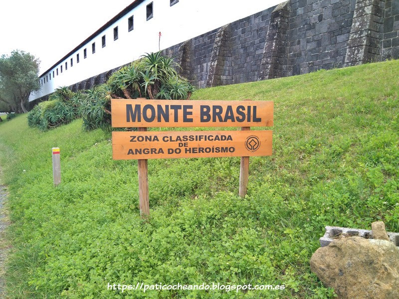 ANGRA do HEROISMO-MONTE BRASIL(Isla Terceira-Açores): a la salida del parque, se puede coger el camino que nos lleva a Monte Brasil