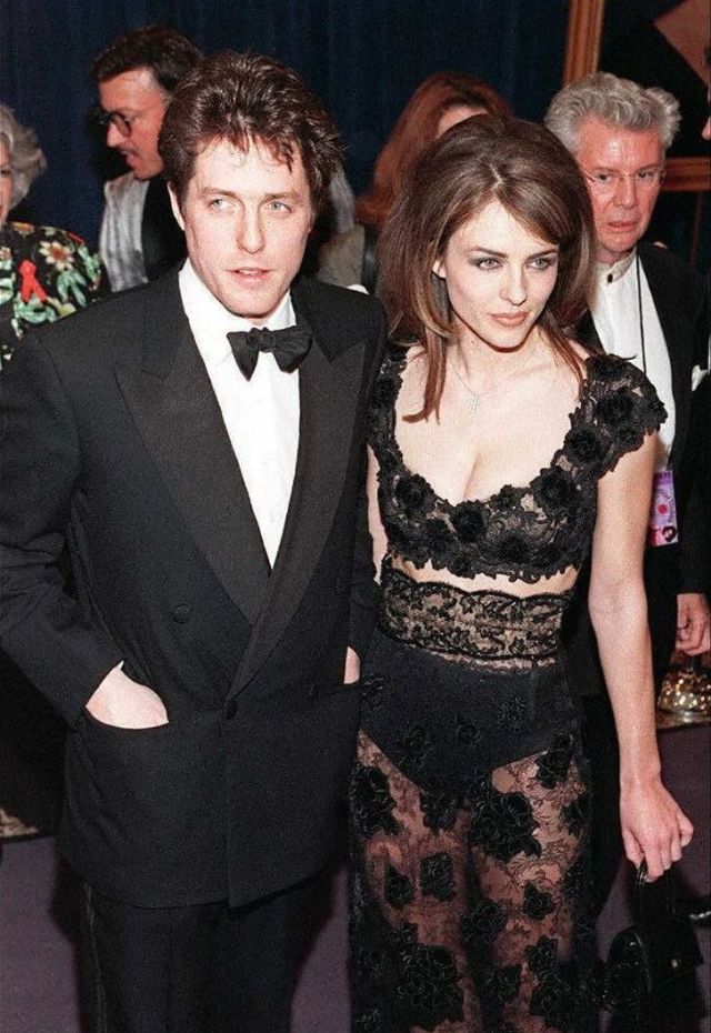 22 Candid Photographs of Hugh Grant and Elizabeth Hurley, One of the Hottest Couples in the 22 Candid Photographs of Hugh Grant and Elizabeth Hurley, One of the Hottest Couples in the