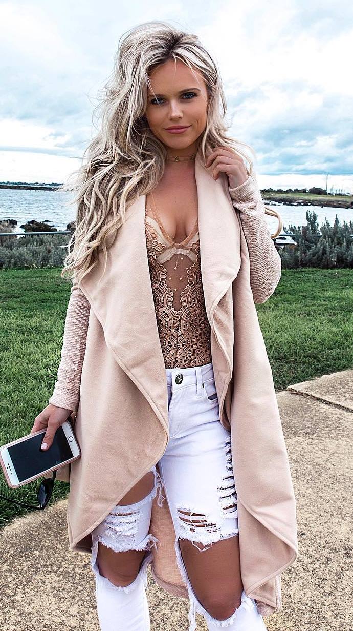 fall fashion trends / nude coat + lace top + white ripped jeans