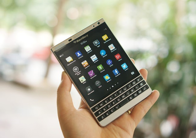 [Image: blackberry-passport-silver-giam-sau-tao-con-sot-moi.jpg]