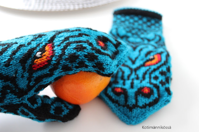 smaug mittens smaug lapaset lohikäärme kirjoneule