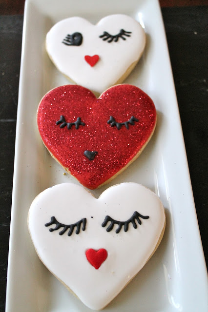 best easy Valentines cookies, valentines cookies ideas, cookie decorating blogs, easy cookie decorating,,heart balloons cookies, valentines, heart cookies, galletas de Corazon, heart balloon cookies