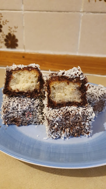 Tavalita-Lamington cake