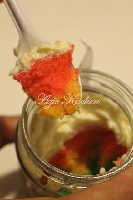 Rainbow Cakes In Jars Sebagai Door Gift