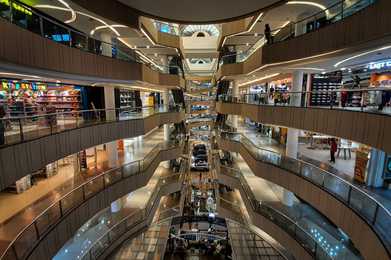 Akibat Meluasnya Virus Corona, Suasana Pusat Perbelanjaan Blok M Sepi