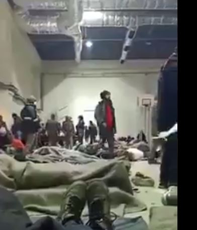 Απομόνωσαν  τους μετανάστες σαν παστές σαρδέλες σε μια εγκατάσταση κοντά στην Αδριανούπολη (ΒΙΝΤΕΟ)