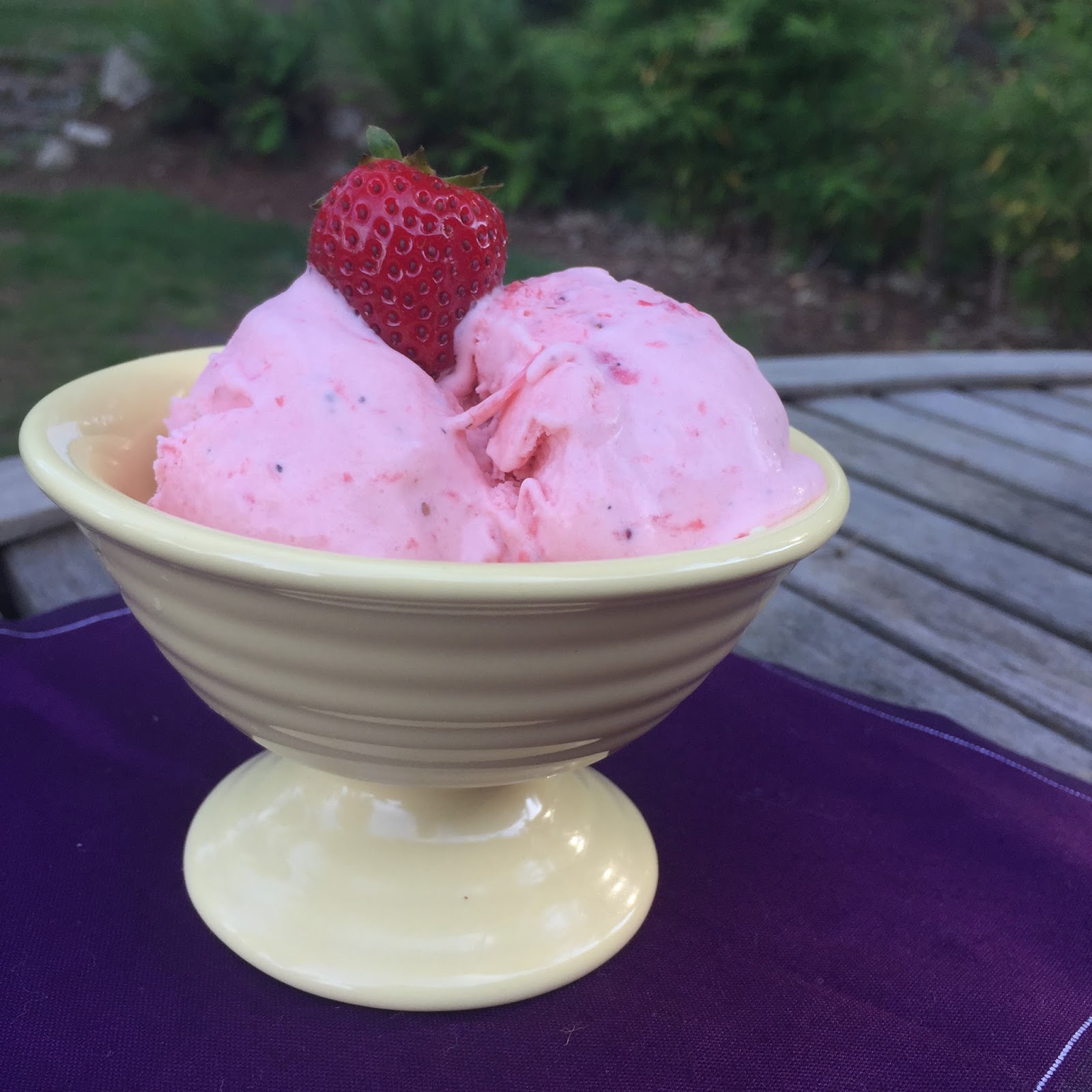 Tovolove Strawberry Black Pepper Ice Cream