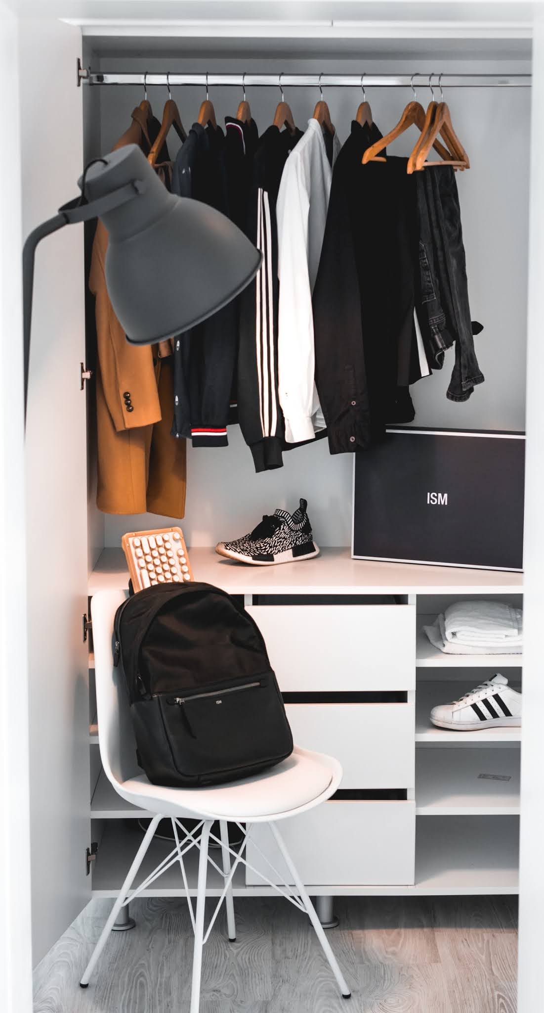 How to Create a Minimalist Wardrobe