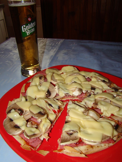 Pizza cu blat din lipie libaneza