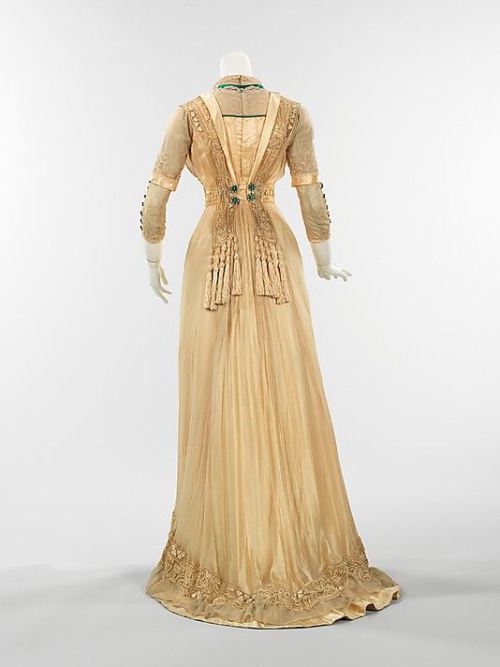 Miss Meadows' Pearls: Early 1900s Dresses
