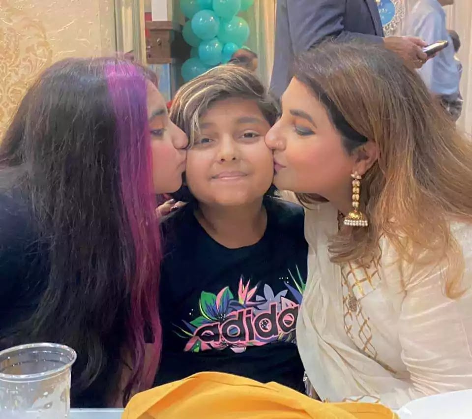 Beautiful Pictures of Javeria Saud With Her Husband And Kids At A Family Wedding