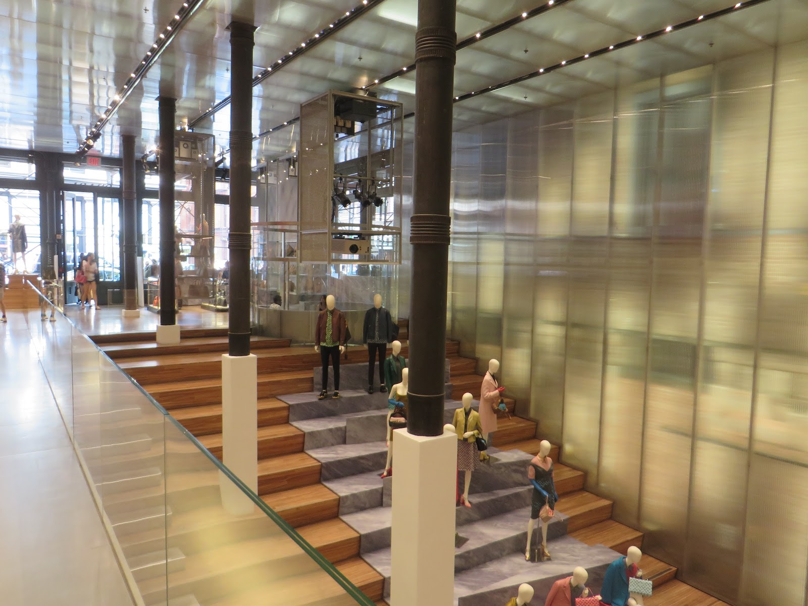 EntreVoir Showroom Prada Rem Koolhaas