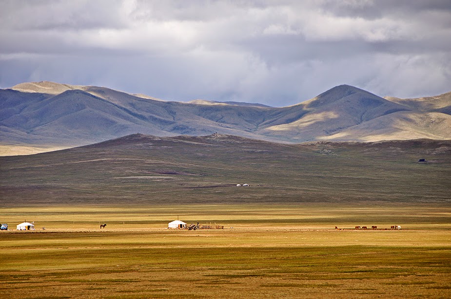 Арвайхээр. Бескрайн степь Монголии. Арвайхээр Монголия. Эренцав Монголия. Улангом Монголия.