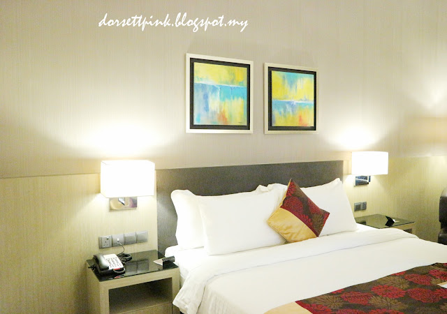http://dorsettpink.blogspot.com/2017/04/weeekend-getaway-at-light-hotel-penang.html