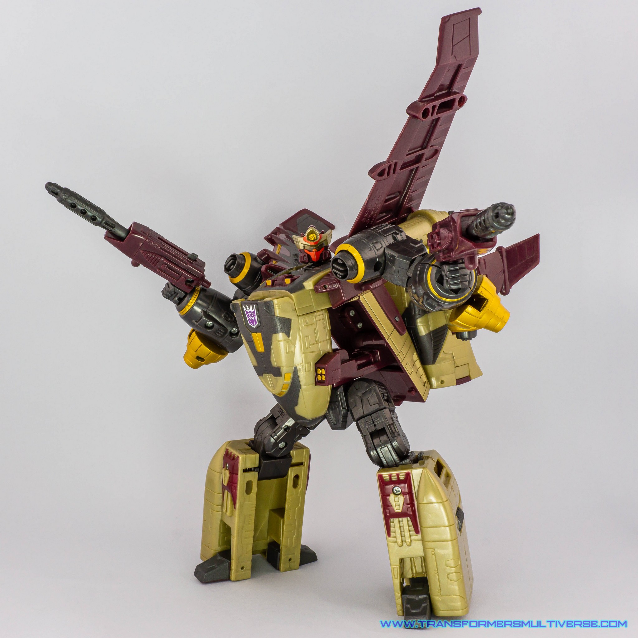 Transformers Cybertron Sky Shadow robot mode