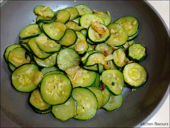 kitchen flavours SlowCooked Garlic Courgettes
