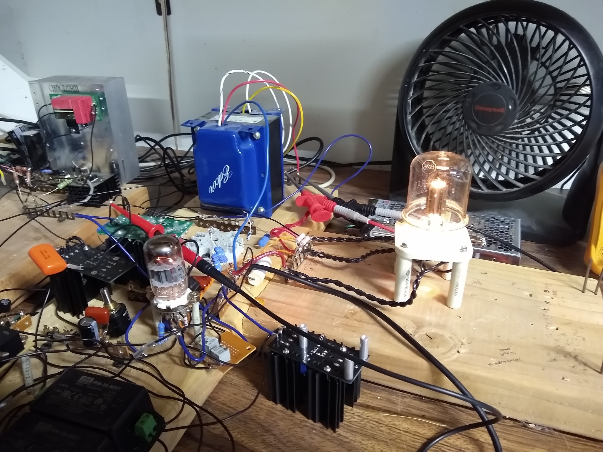 Tube Amps with a Twist An UltraLow Distortion 826 SE Amp