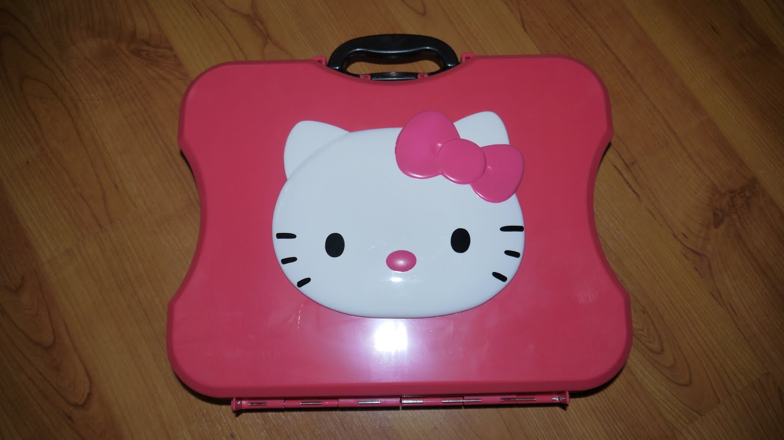 Inside the Wendy House Hello Kitty Cosmetic Case