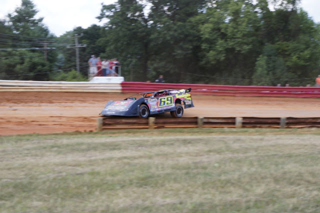 LOOSE IN,TIGHT OFF!: EASTSIDE SPEEDWAY