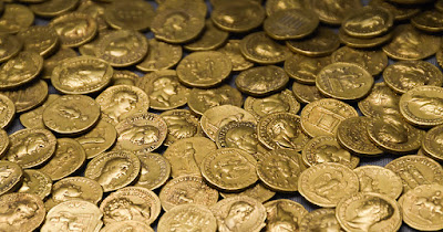 hallazgo de 1300 monedas de oro celtas en Reino Unido