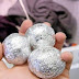 Mettez des boules de papier aluminium dans la machine à laver