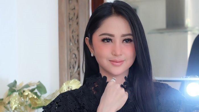 5 Artis Cantik Indonesia yang Suka Pakai Sex Toys 5 Artis Cantik Indonesia yang Suka Pakai Sex Toys
