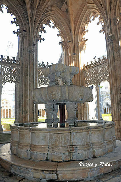 Fuente del Claustro real del Monasterio de Batalha, Portugal