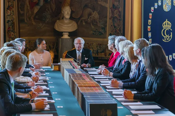 wedens King Carl Gustaf, flanked by Crown Princess Victoria, gestures during a cabinet meeting at the Royal Palace in Stockholm 