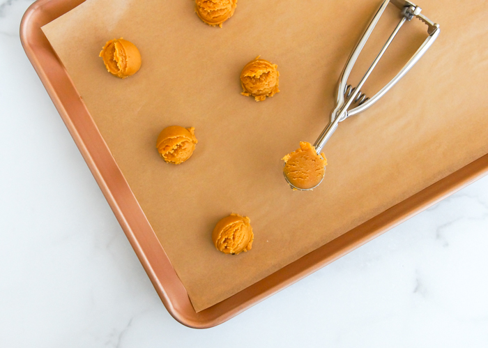 Easy Flourless Peanut Butter Cookies recipe - only 6 ingredients