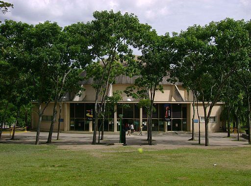 Planetario Humboldt por Planetario Exterior - Asdrubal Yanez via Wikimedia Commons | CC BY-SA 4.0 creativecommons.org/licenses/by-sa/4.0 Planetario Humboldt