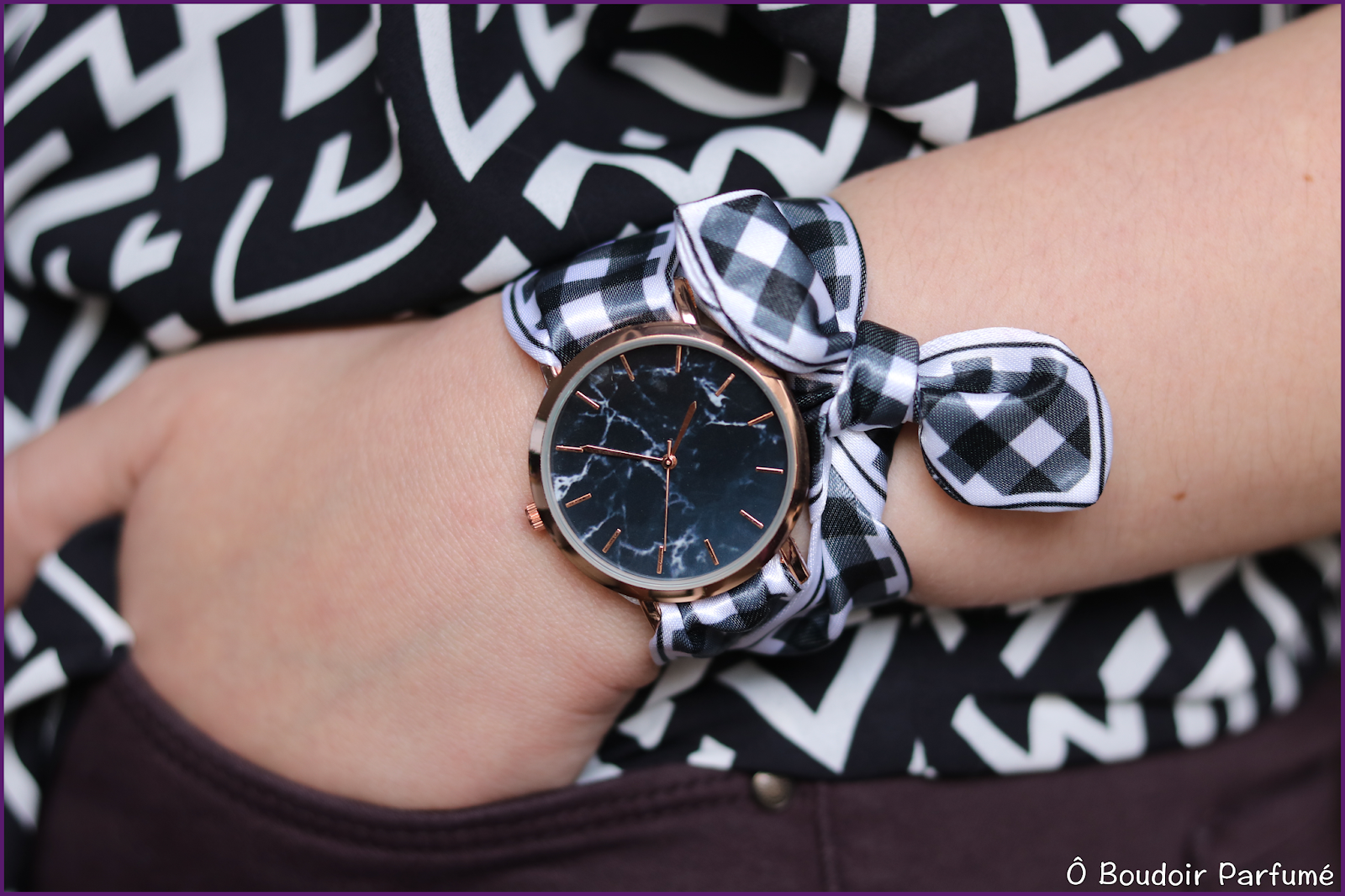 Ne Montre Jamais ça A Personne Une montre tendance avec les bracelets en soie interchangeables Gabriel