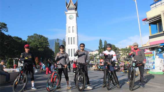 bersepeda bersama Forkopimda mengelilingi Kota Bukittinggi