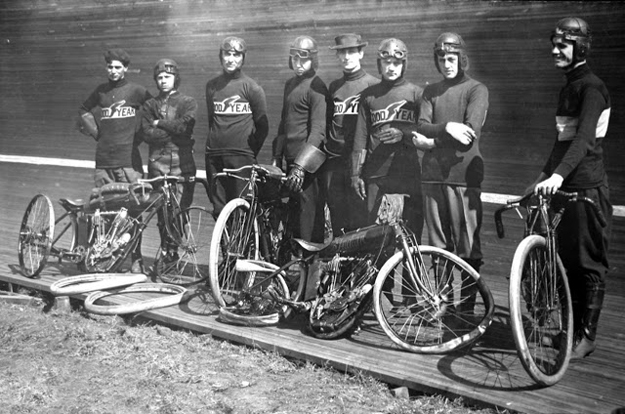 Riding Vintage Old Version: The Motordrome - Board Track Motorcycle Racing