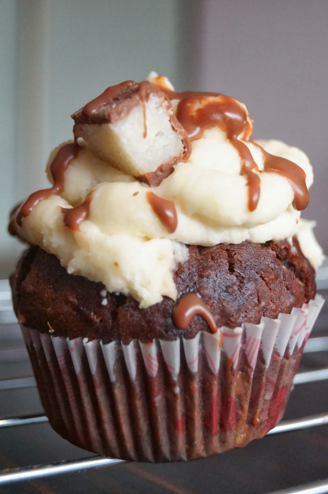 http://sweetmedicines.blogspot.com/2014/02/bounty-cupcakes.html