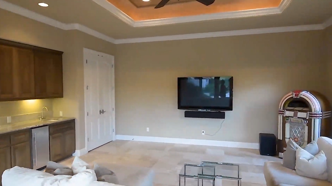 21 Photos vs. 234 Winding Ln, San Antonio, TX Interior Design Luxury Home Tour