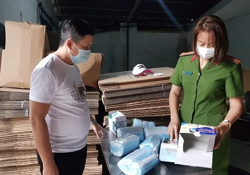 Gần 900.000 khẩu trang y tế không rõ nguồn gốc ở TP.HCM