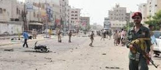 عدن : مقتل مدني وجرح آخر جراء إشتباكات عنيفة بين قوات المجلس الإنتقالي الجنوبي