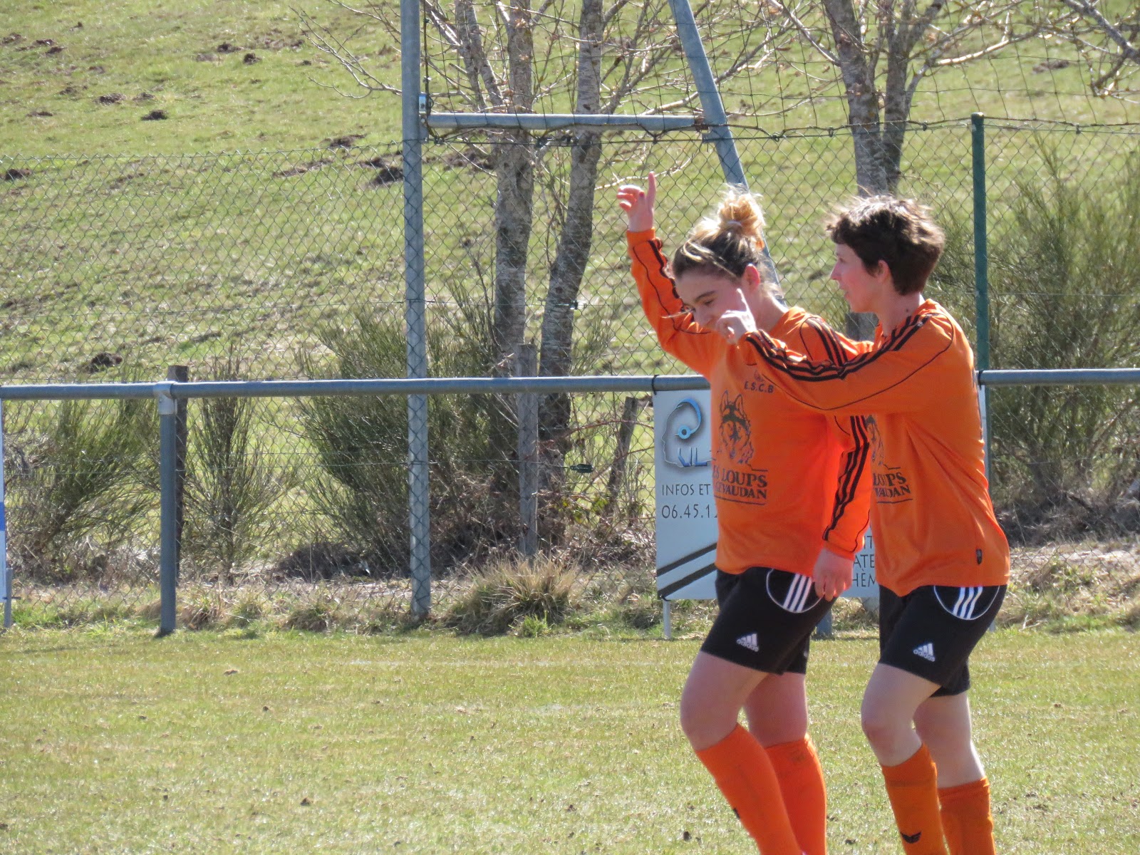 ESCB LE BUISSON PREND L' AVANTAGE