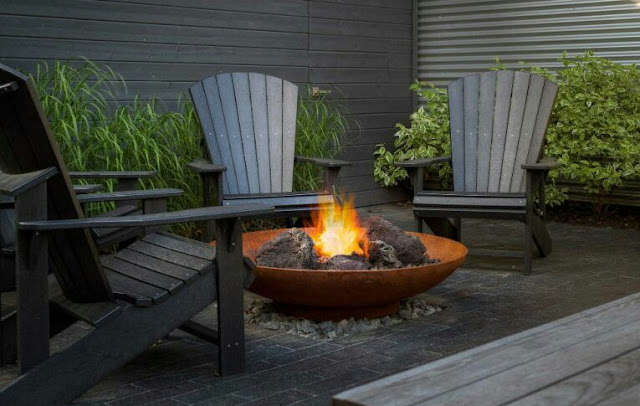 covered outdoor living spaces with fireplace