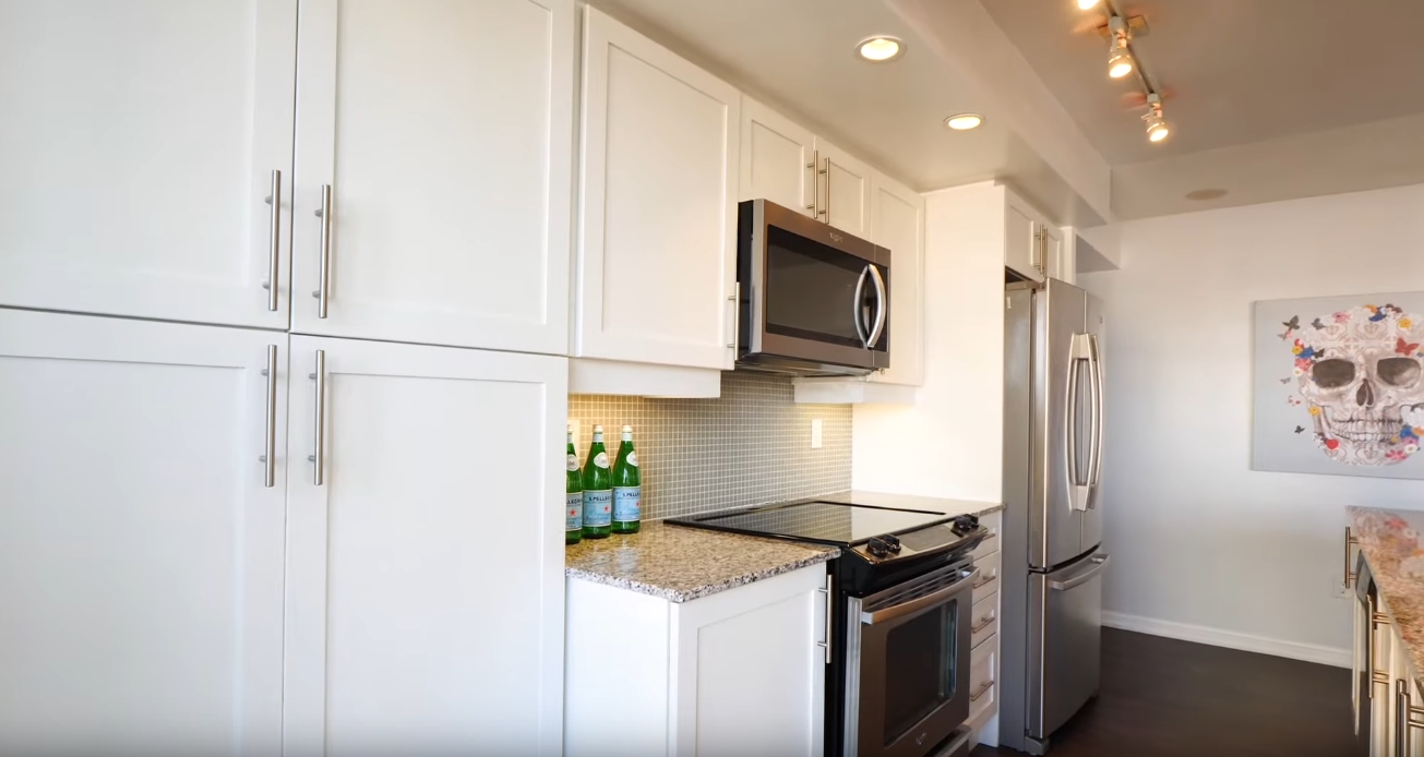 18 Photos vs. 85 E Liberty St #105, Toronto Condo Interior Design Tour